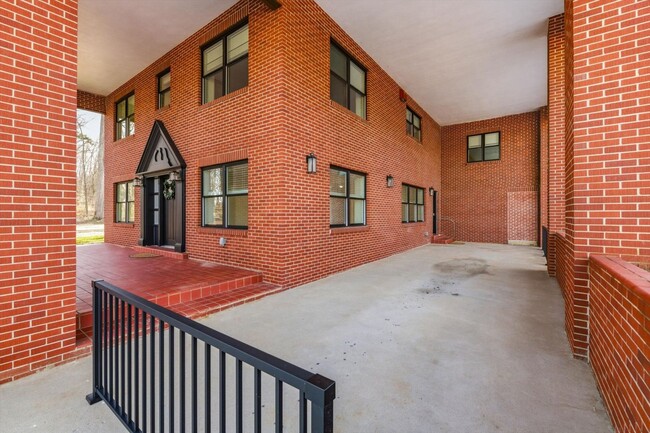 Building Photo - 2113 W Madison Ave