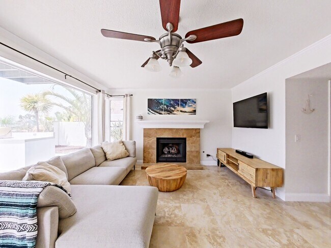 Building Photo - Spectacular 4 bedroom family home with oce...
