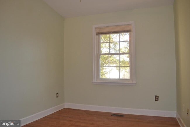 Building Photo - 3947 Valley Ridge Dr