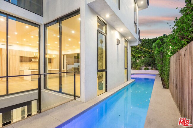 Building Photo - 444 Laurel Ave