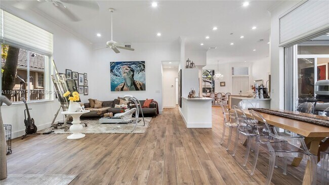 Building Photo - 2633 Oakbrook Dr