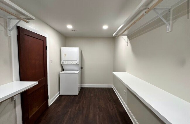 Building Photo - 426 Bellevue St