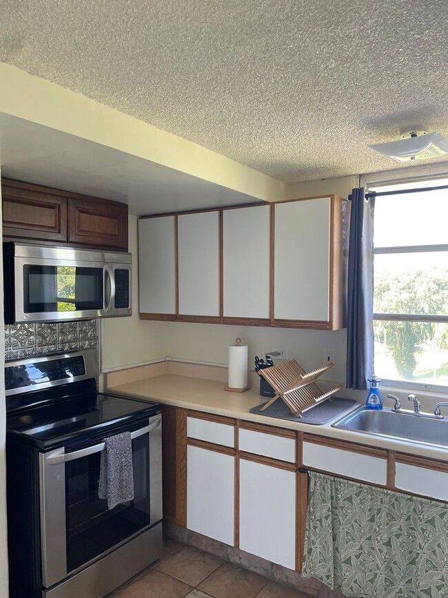 Building Photo - 2BR/2BA FULLY FURNISHED CONDO WITH OCEAN &...