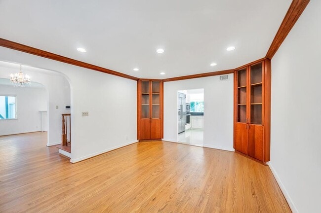 Building Photo - 18 Parkside Dr