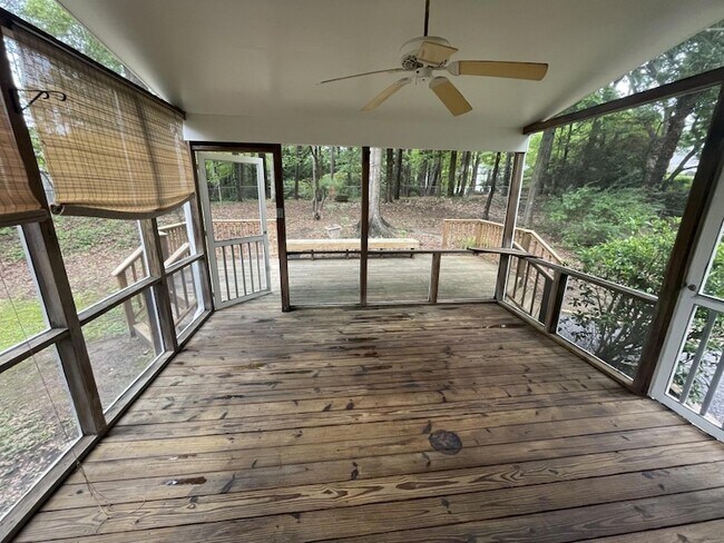 Building Photo - 812 Glen Eden Dr