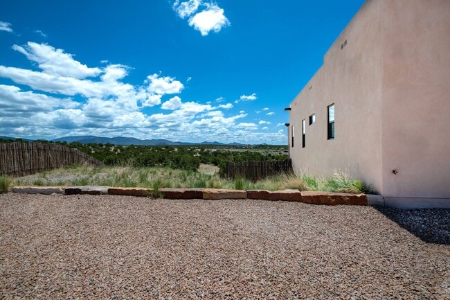 Building Photo - Stunning 3-Bedroom Home with Mountain Views in Tessera