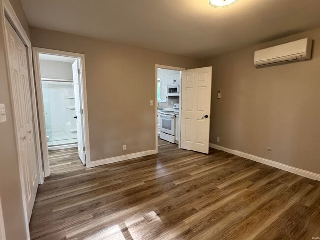 Building Photo - 423 N Cypress St