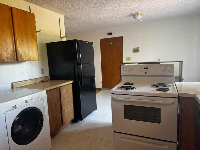 Building Photo - 1310 NE Williams St