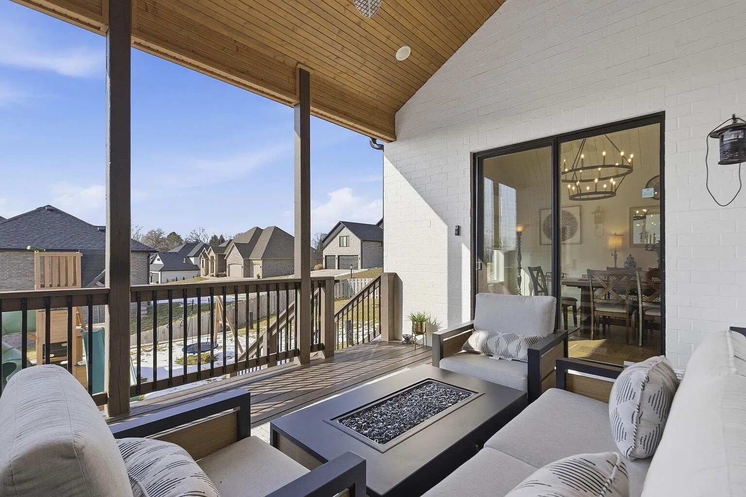 Building Photo - 703 S Hickory Dr
