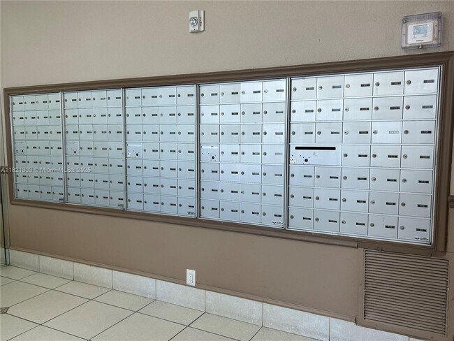 Building Photo - 1825 S Ocean Dr