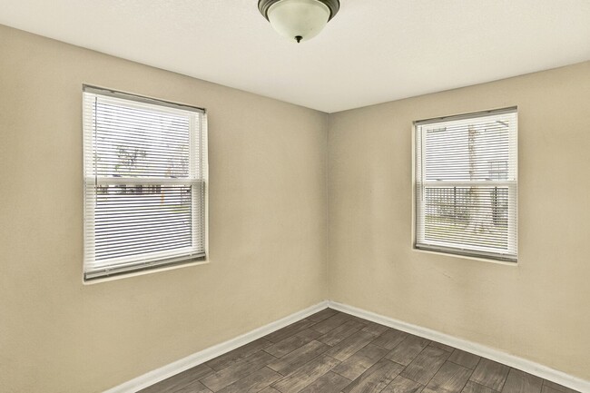 Building Photo - Newly renovated 3 bedroom/1 bathroom home ...