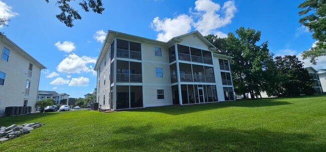 Building Photo - Beautiful 2 Bed / 2 Bath Furnished Condo A...