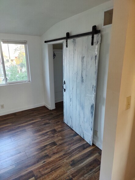 Living Room - 801 W Glendale Ave