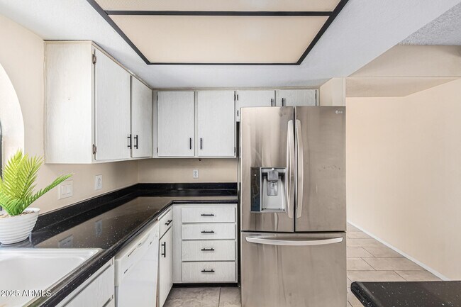 Building Photo - 3917 W Juniper Ave