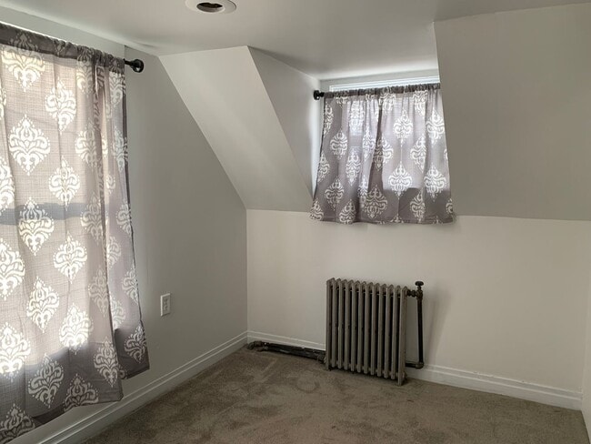 Building Photo - HEAT IS NOW INCLUDED IN THE RENT!Charming ...