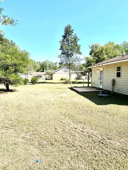 Building Photo - 10009 Flintridge Dr