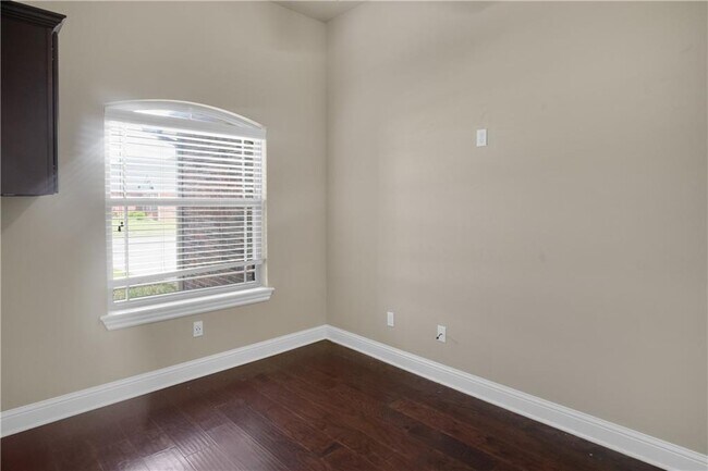 Building Photo - 2300 SW Chaddington Rd