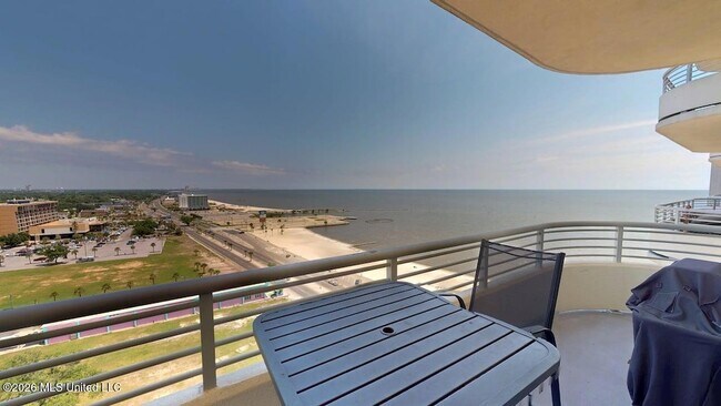 Building Photo - 2060 Beach Blvd