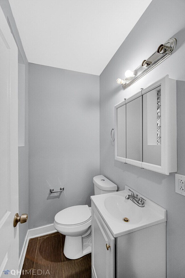 Building Photo - 350 E 74th St