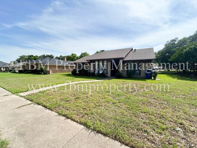 Building Photo - 2006 Pleasant Dr