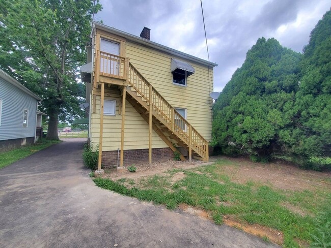 Building Photo - 13407 Puritas Ave
