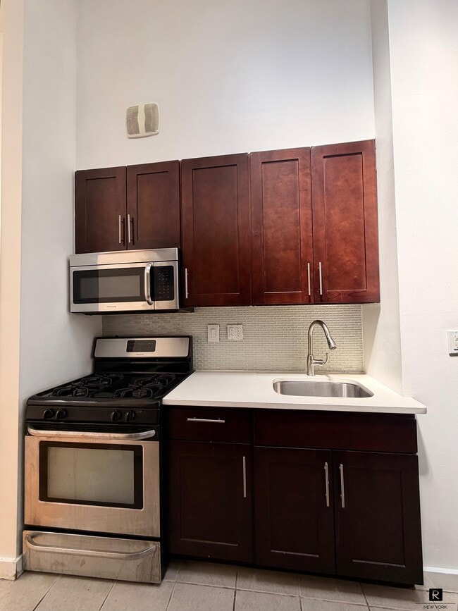 Building Photo - 211 Wyckoff Ave