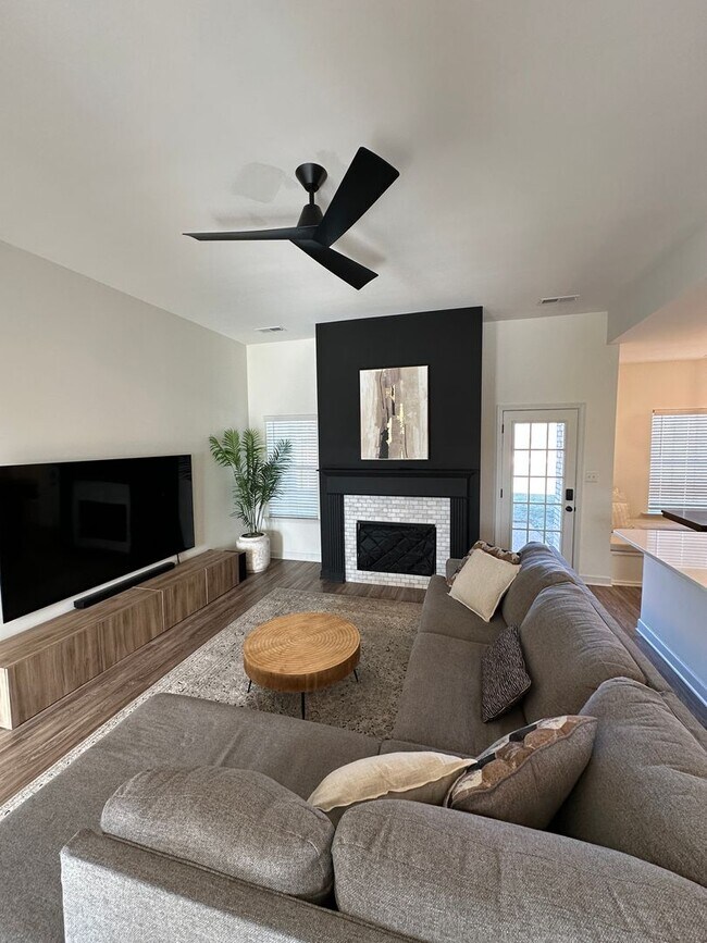 Building Photo - IMMEDIATE MOVE IN!!! Beautiful 4 Bedroom/ 2 Bath in Pinewood Subdivision- Southaven