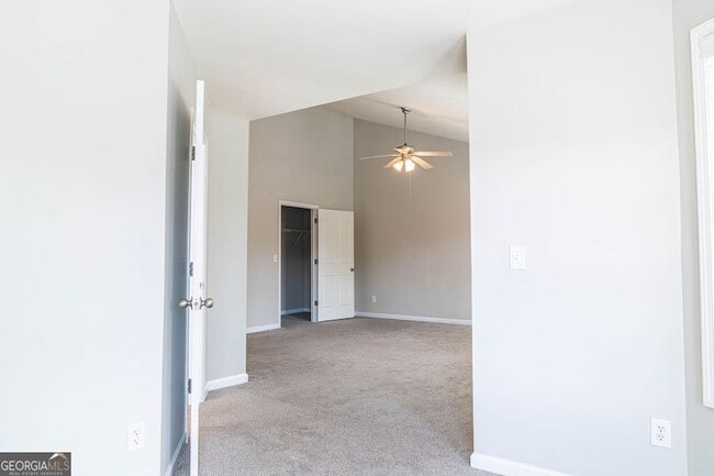 Building Photo - 2046 Barberry Dr