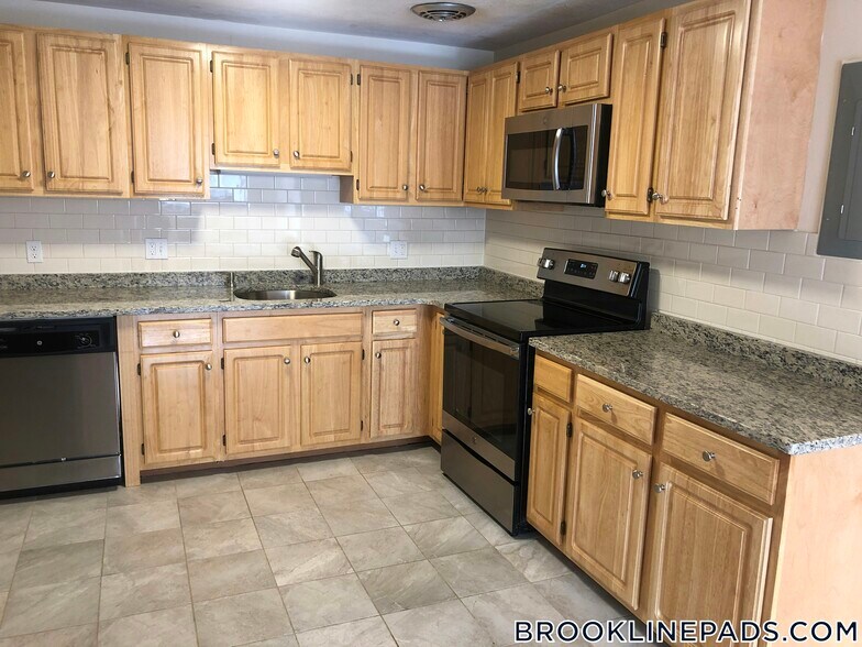 Building Photo - 222 Babcock St