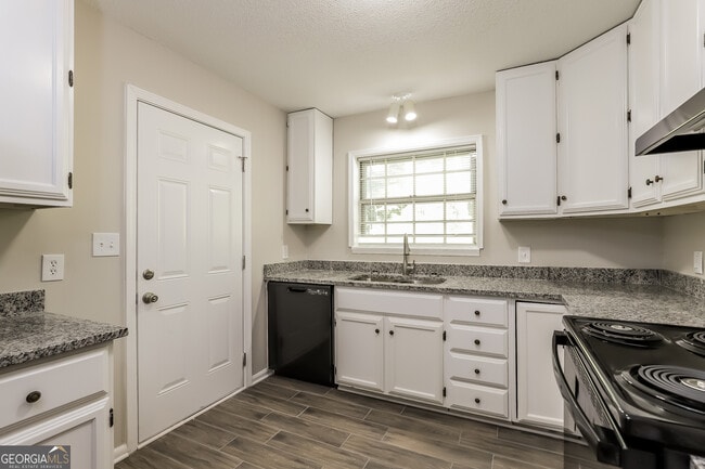 Building Photo - 4123 Hazel Nut Dr