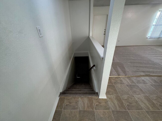 Building Photo - SE 4th St #103