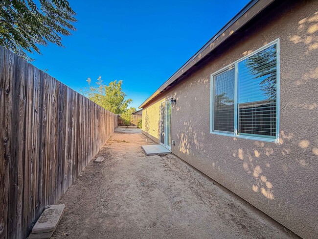 Building Photo - 1108 Honeybell Ct