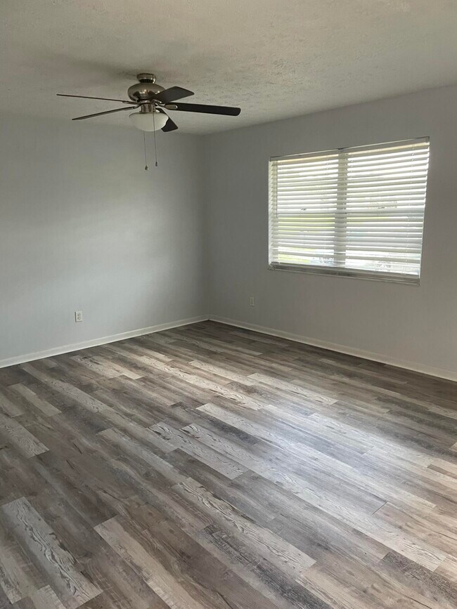 Building Photo - 1757 SW Cameo Blvd