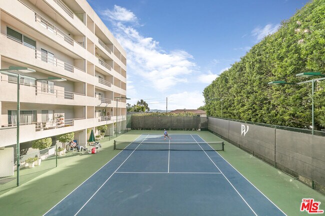 Building Photo - 1131 Alta Loma Rd