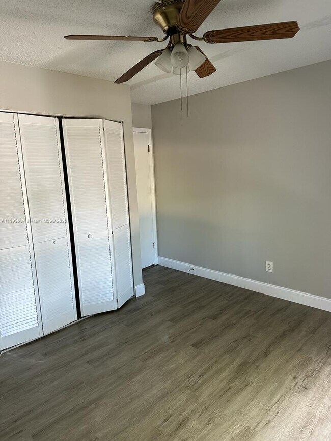 Building Photo - 8215 Sun Spring Cir