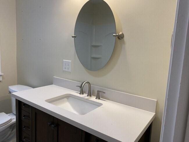 Building Photo - 13 Ellen Lane