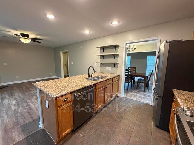Building Photo - 2121 Ballingarry Dr
