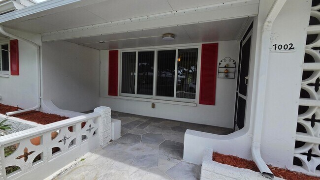 Building Photo - 7002 NW 71st Ave