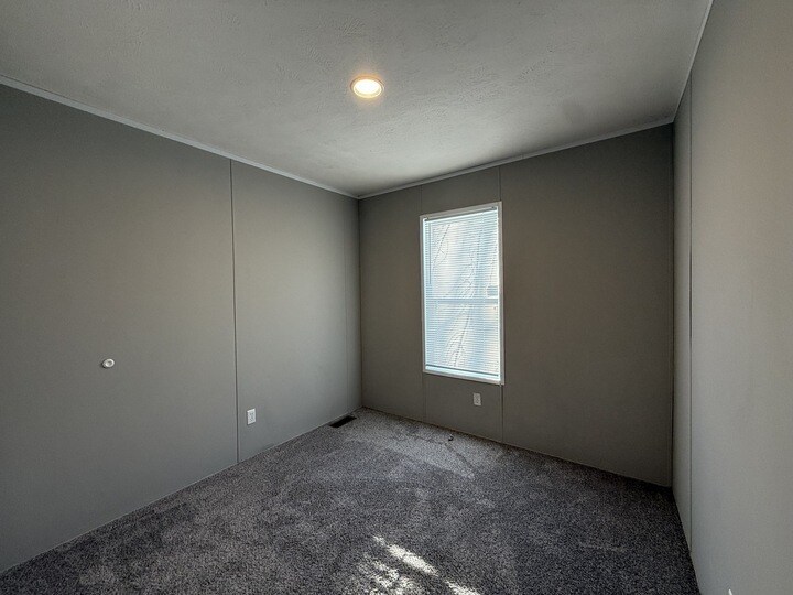 Building Photo - 10610 State Rte 762