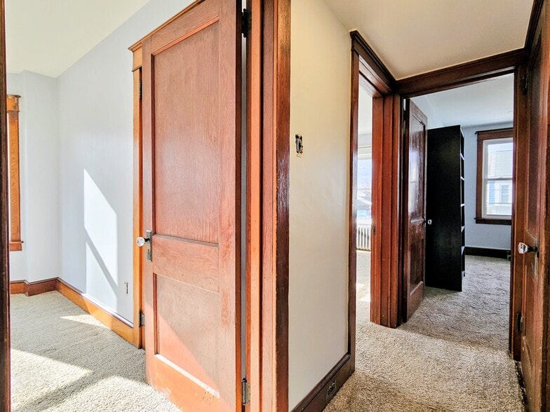 Building Photo - 324 S Broad St