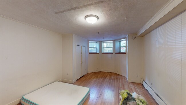 Building Photo - 513 Beacon St