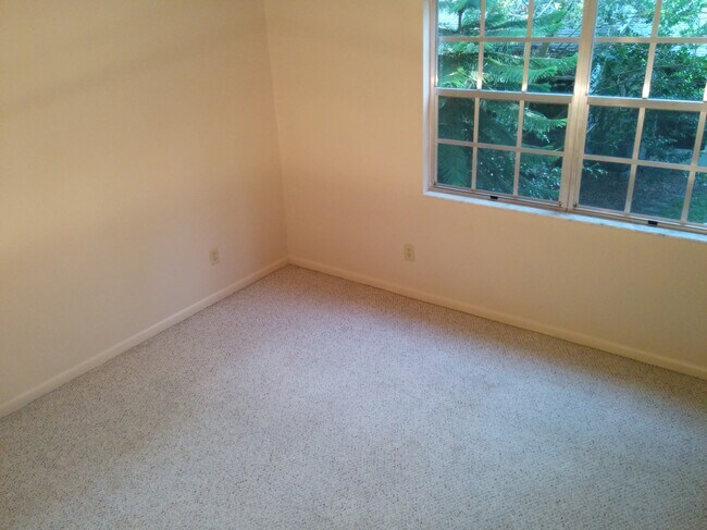 Building Photo - 608 Lynchburg Dr