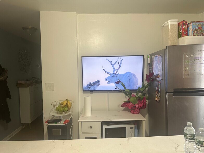 Building Photo - 21 Drake Ave