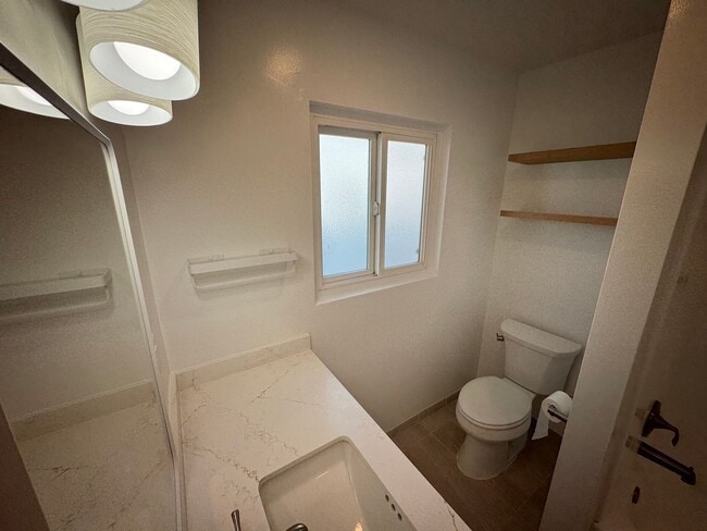 Building Photo - 1 Bed / 1 Bath Apartment – Long Beach