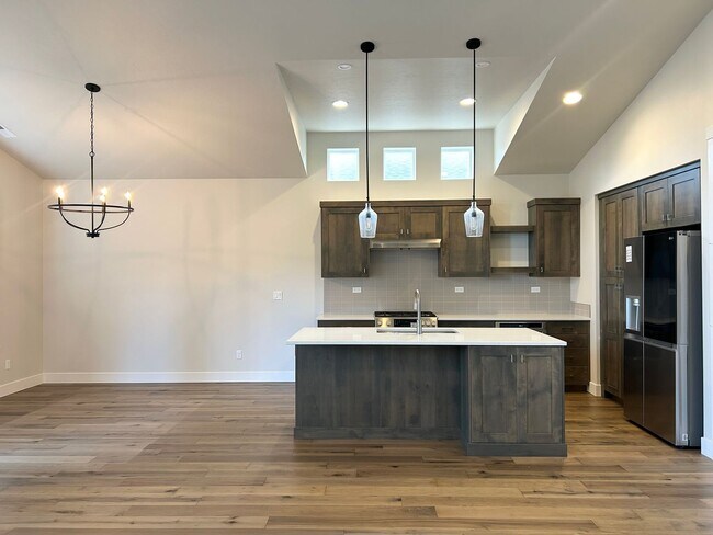 Building Photo - Gorgeous 3 bedroom 2 bathroom Home in Nampa