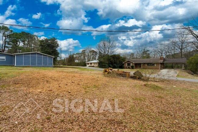 Building Photo - 1052 Apple St