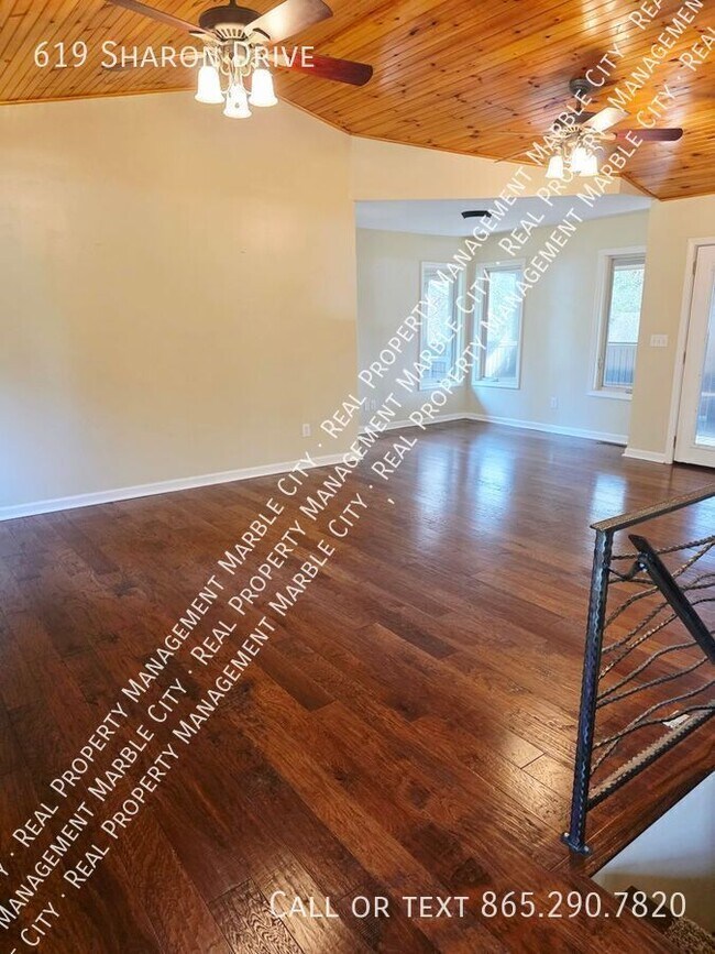 Building Photo - 619 Sharon Dr