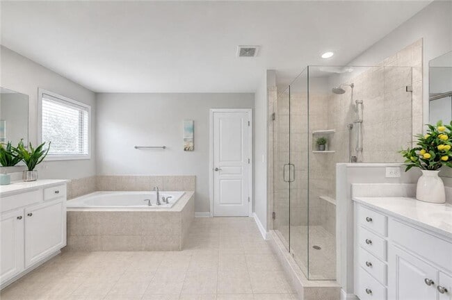Building Photo - 4805 Shelbourne Dr