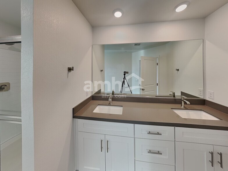 Building Photo - 284 Yasmin Daylily Pl