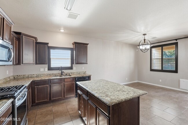 Building Photo - 13255 Emerald Isle St